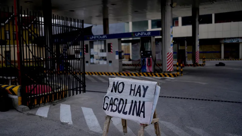 Bolivia autoriza a refinerías importar crudo para paliar desabastecimiento de carburantes