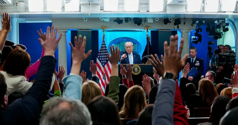 Trump reducirá la duración de los visados para periodistas chinos en EE.UU.