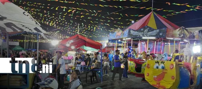 Cientos de familias disfrutan la tradicional fiesta del Palo Lucio en Managua