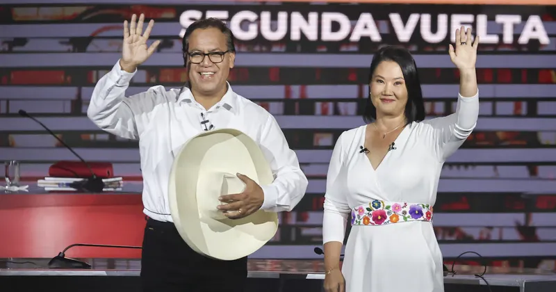Sánchez revive el legado de Castillo en una reñida segunda vuelta en Perú contra Fujimori