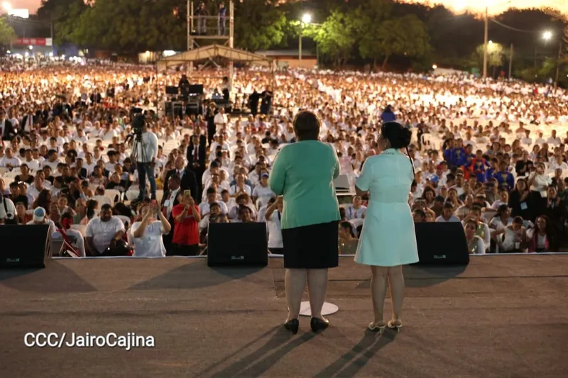 Cra. Rosario destaca las diferentes formas de alabar a Dios