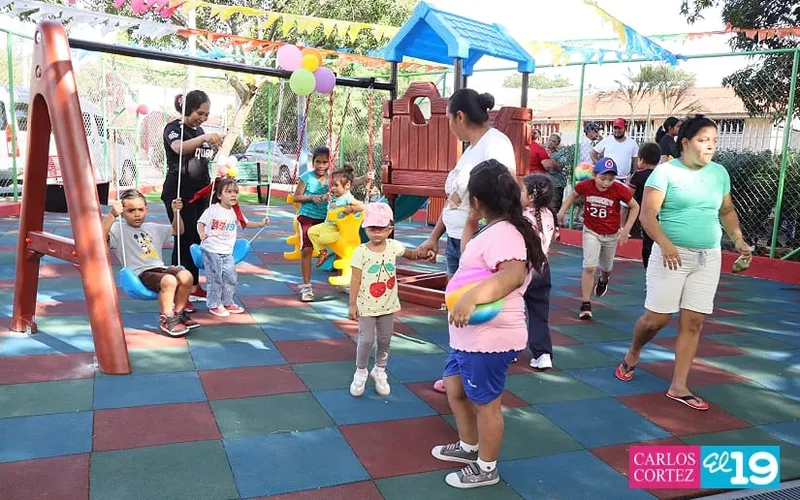 Familias de la colonia Managua estrenan parque renovado para el deporte y la recreación