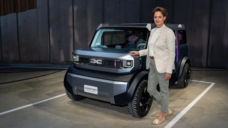 Katrin Adt, la jefa de Dacia, pide a Europa congelar sus planes 10 años "para tener la oportunidad de ofrecer movilidad asequible"