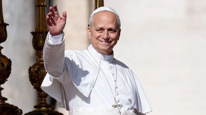 El Papa León XIV no se salva de la burocracia; le cuelgan el teléfono en el banco