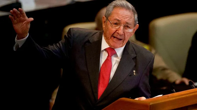 Orden de EEUU contra Raúl Castro busca "crear un marco jurídico" para presionar más a Cuba, según expertos