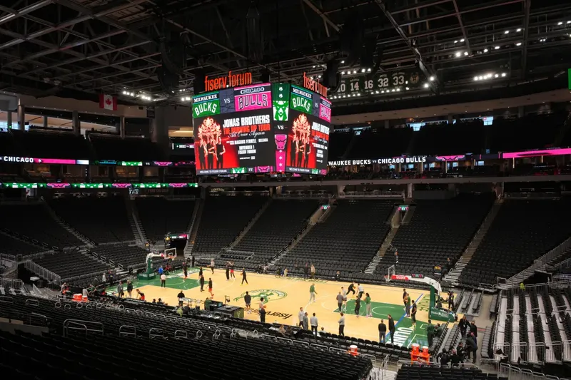 La Serie Mundial obliga que Milwaukee Bucks cambie el horario de su debut en la temporada de la NBA