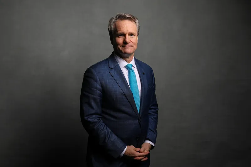 Bank of America recibe una multa de 1.200 millones y su CEO sorprende a Trump: «No me preocupa»