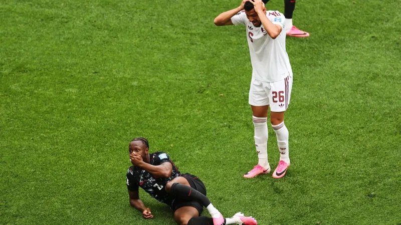 Canadá aplasta a Qatar en casa, pero sufre por la escalofriante lesión de Ismaël Koné