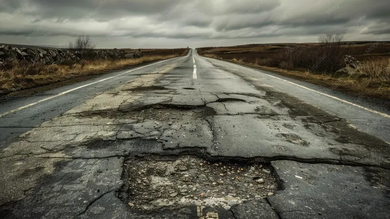 ¿Quién tiene la culpa de tantos baches en las carreteras? Algunos aseguran que son los coches eléctricos, pero se equivocan