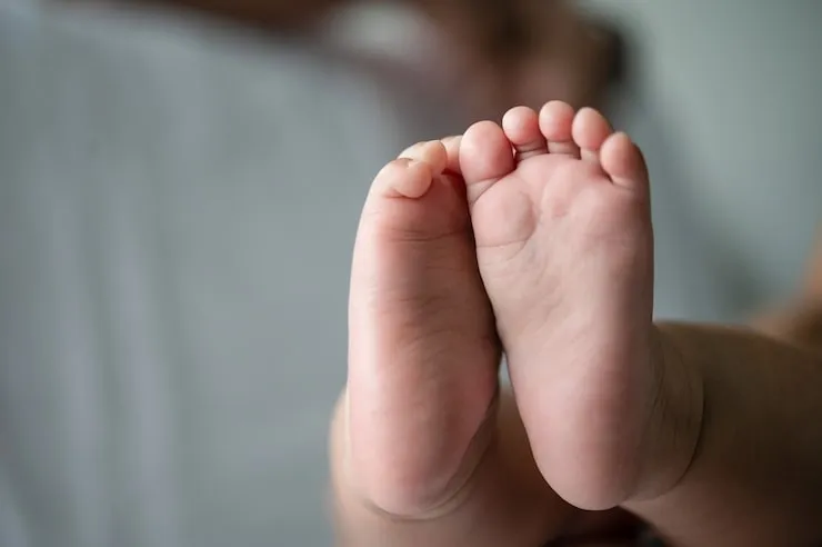 Investigan muerte de bebé de dos meses de manos de un supuesto médico naturista