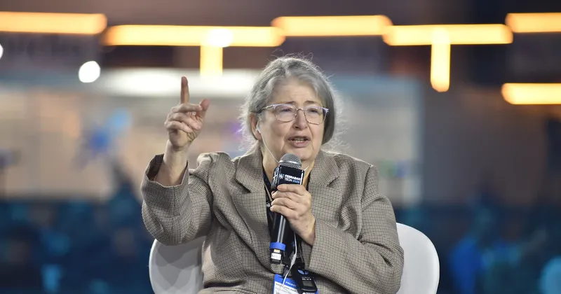 La IA es ‘como el crack’ y puede atrofiar el cerebro, dice Radia Perlman, pionera de internet