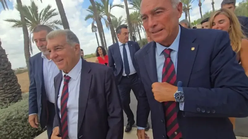 Joan Laporta insiste en el fichaje de Julián y estrecha la mano al Atlético