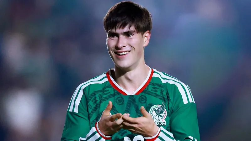 'Hormiga' González, "feliz de llegar al club más grande de Grecia"