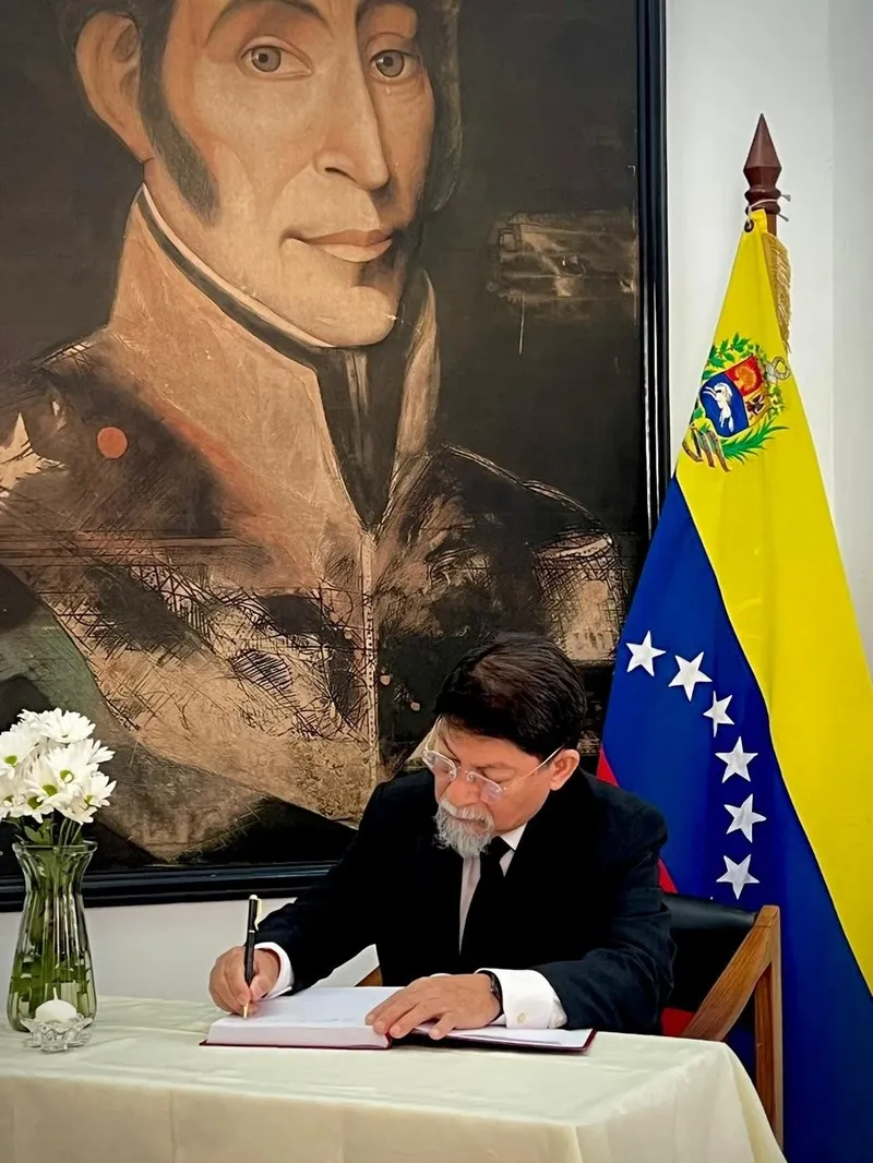 Se firma libro de condolencia en embajada de Venezuela en Managua