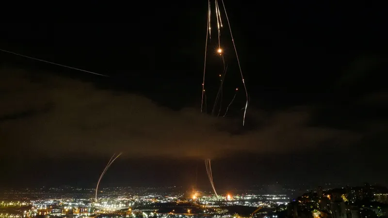 Israel insiste en atacar a Irán pese a depender de EEUU