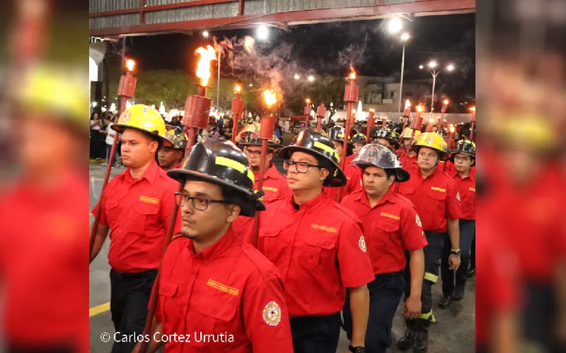 Bomberos Unidos conmemoran 80 años como Beneméritos de la Patria