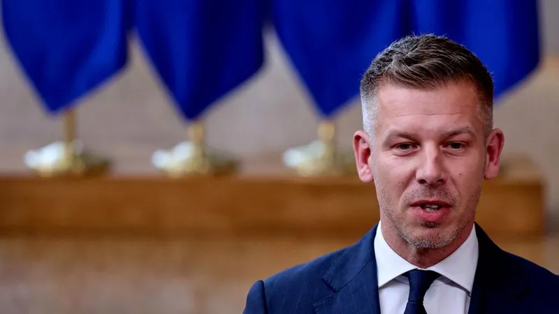 Magyar confirma que Budapest no enviará armas a Kiev ni permitirá su tránsito por el país