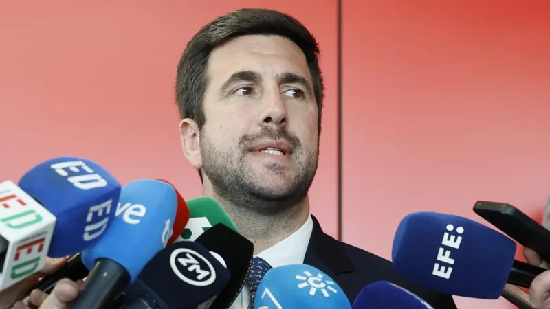 Riquelme: "Hoy es un día importante para el Real Madrid. Después de 20 años, se va a poder votar"