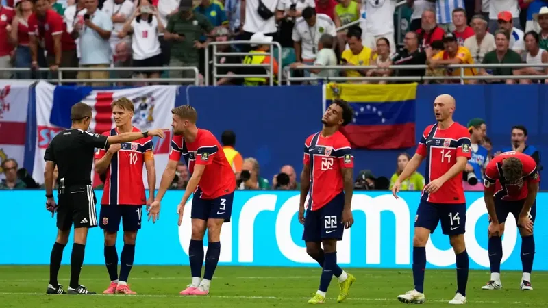 La FIFA da explicaciones sobre el polémico gol de Inglaterra: el sensor otra vez en entredicho