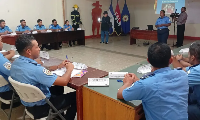 Bomberos Unidos capacitan a 26 miembros como nuevos instructores