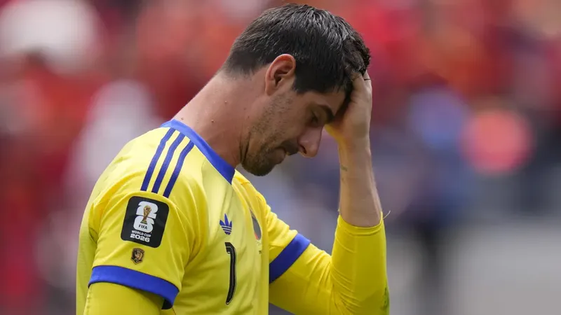 ¿Escándalo en Bélgica? Courtois rompe el silencio y apunta contra su DT, tras la eliminación