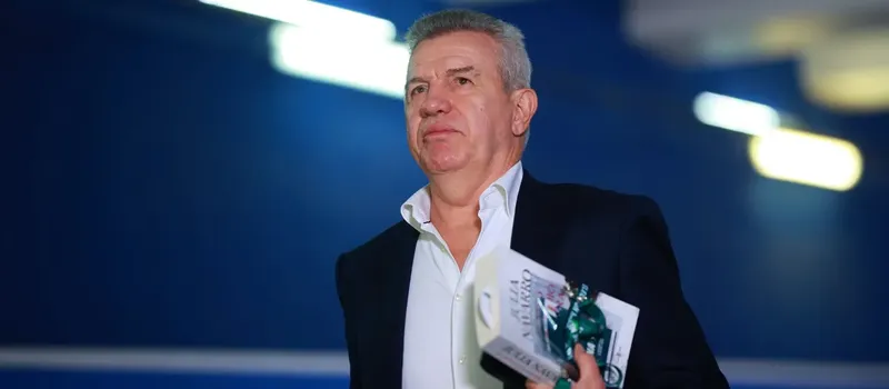 El Vasco Aguirre pudo haber dirigido en la Liga MX o retirarse antes de llegar al Valencia