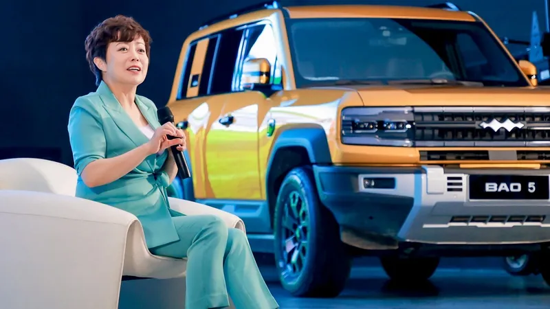 "Más abierto, pragmático y accesible que el de otros países europeos": la jefa de BYD coquetea con España mientras Europa sufre
