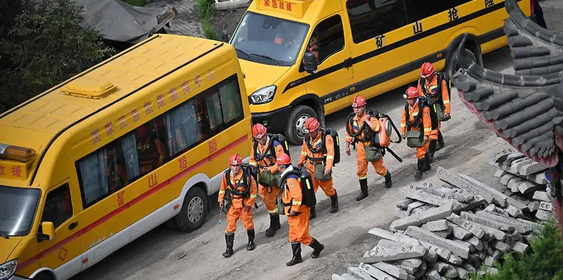 Explosión en mina de carbón deja muertos y decenas de atrapados en China