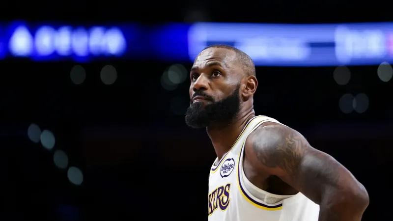 LeBron James no regresará a Los Angeles Lakers y busca nuevo equipo: “Fue un honor”