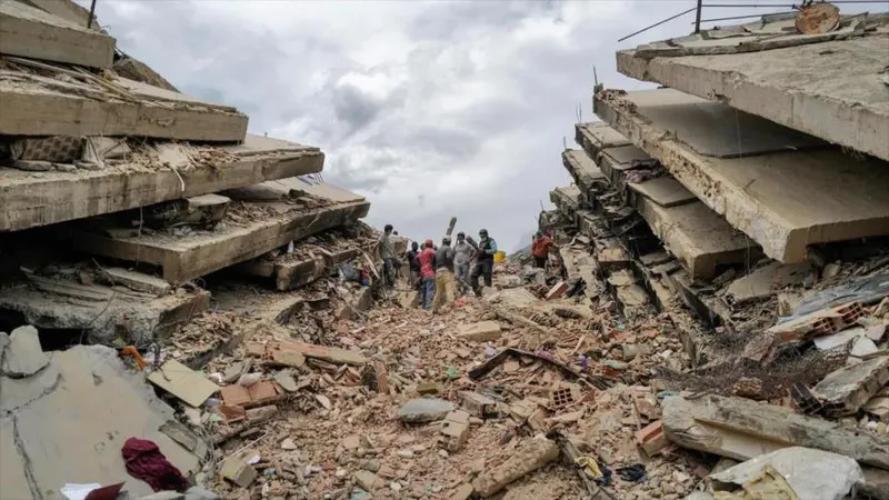 Escala a casi 2000 la cifra de muertos por terremotos en Venezuela