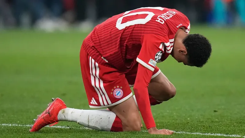 Jamal Musiala vuelve a desmayarse en un partido con el Bayern de Múnich y revela cuál es la causa