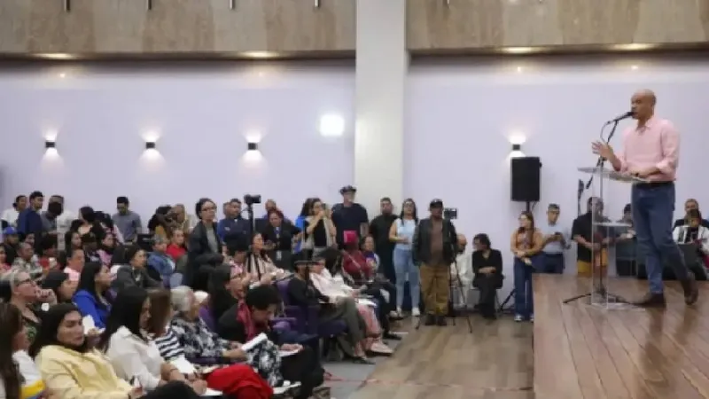 Reestructuración del Gobierno no implicará despidos, dice Héctor Rodríguez