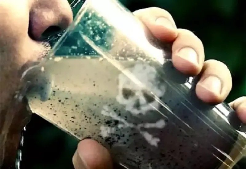 Joven se intoxica con agua con veneno en Mateare y lo hospitalizan