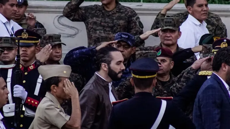 Bukele lanza una "operación militar" en Haití