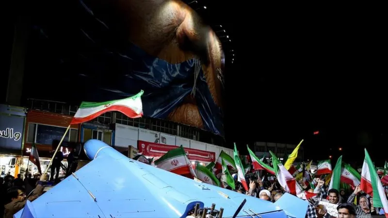 ‘Puño de hierro de la nación iraní obligará a EEUU a retroceder y rendirse’