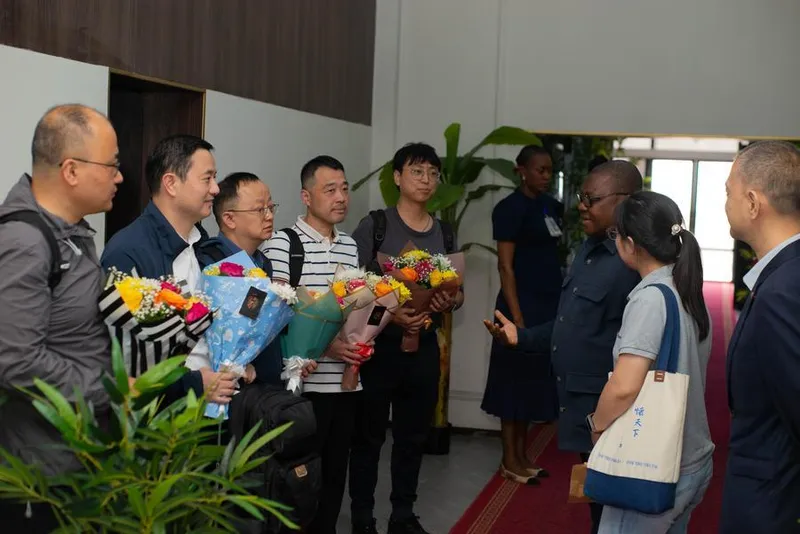 China seguirá apoyando a países africanos en lucha contra ébola, señala portavoz
