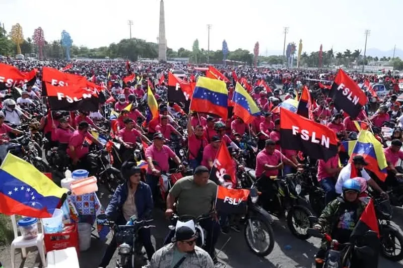 Familias conmemoran el Repliegue Táctico con caravana nacional