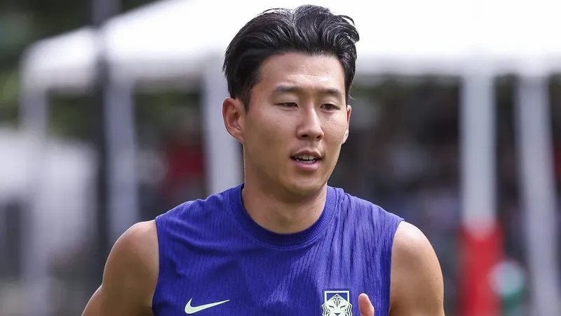 Heung Min Son se roba los reflectores en el primer entrenamiento de Corea del Sur