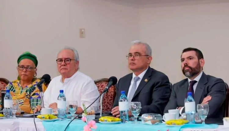 Presentan propuestas de reformas a la Carta Magna a empresarios e inversionistas