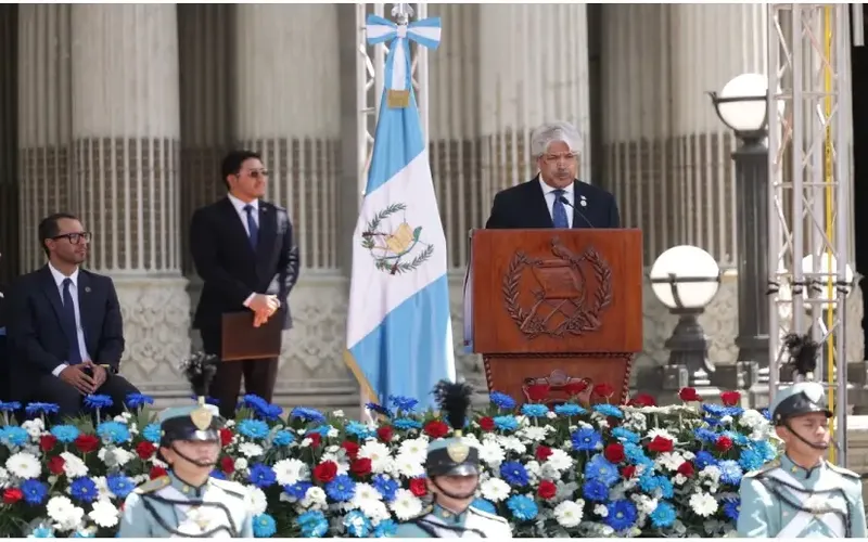 Presentes en Encendido del Fuego Patrio