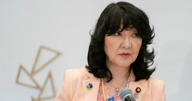 Japón advierte que tomará medidas contundentes si el yen sigue cayendo frente al dólar