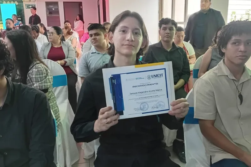 Más de 90 jóvenes se certifican en inteligencia artificial
