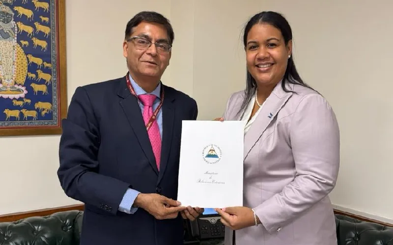 Presentamos Copias de Estilo ante Cancillería de India