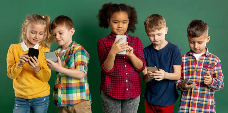 Estudio revela cómo las redes sociales tempranas afectan el aprendizaje infantil
