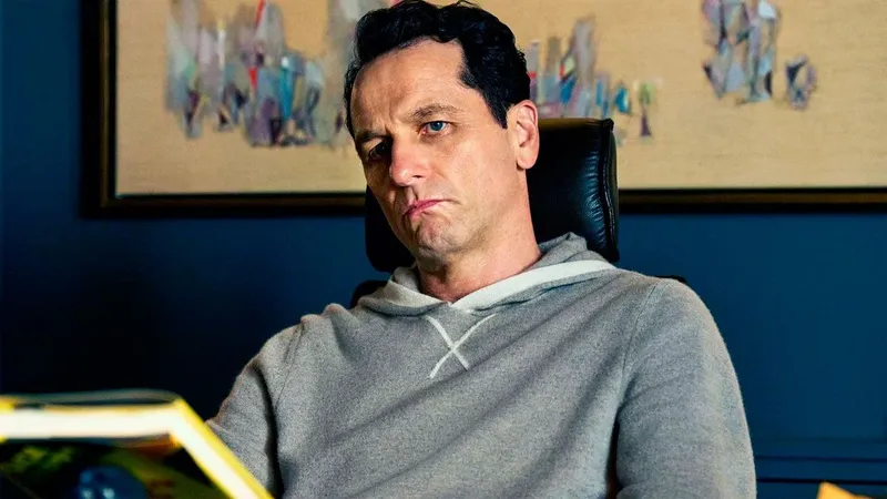 Matthew Rhys casi deja de la actuación para unirse al ejército, pero ahora ha hecho historia en los Emmy 2026