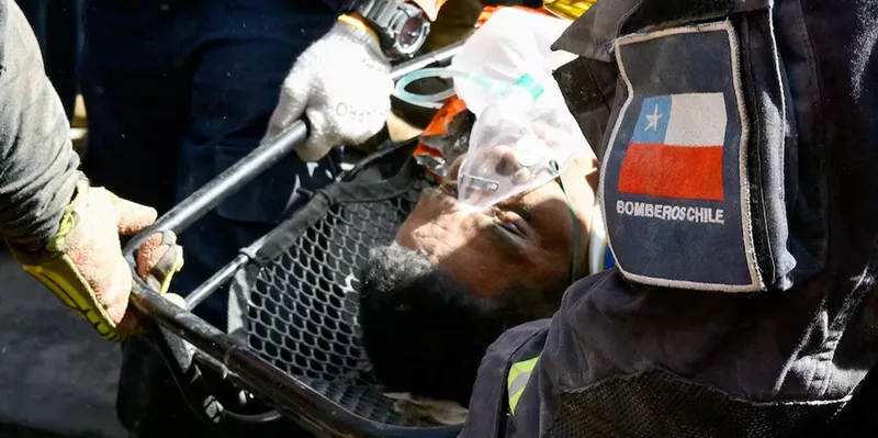 Hernán Gil, el vigilante que desafió a la muerte bajo las ruinas en Venezuela
