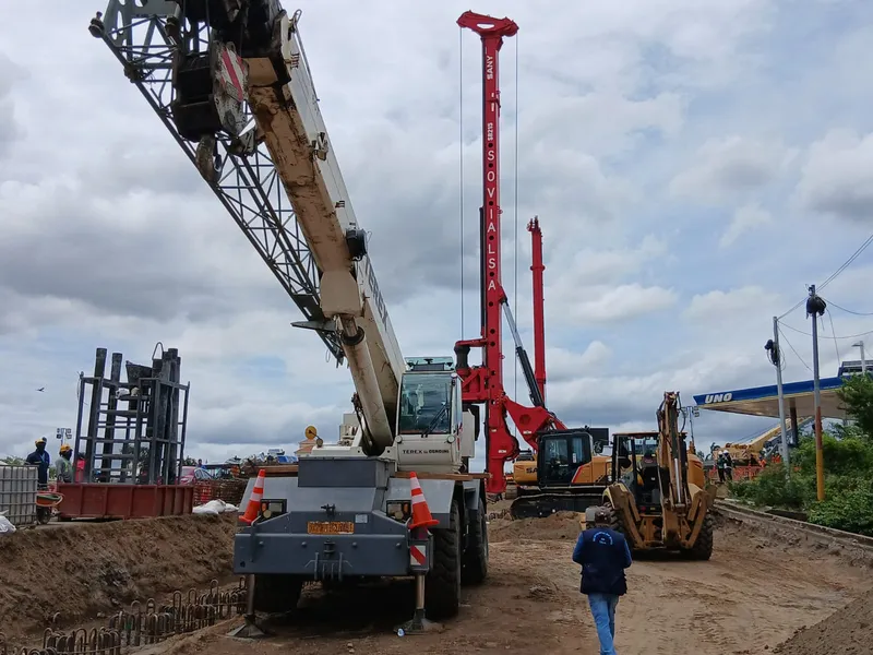 Avanza en 11 % la construcción del Tramo II y III de la Pista Héroes de la Insurrección