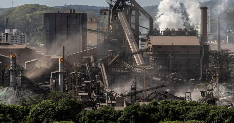 La venta de activos de la brasileña CSN cobra fuerza tras cambio de CEO y sus bonos suben