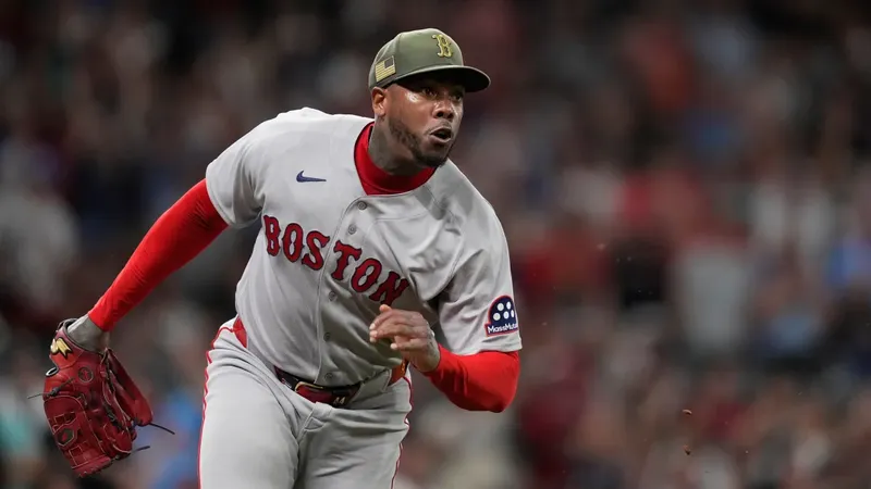 Aroldis Chapman entra al Top 10 de salvamentos en MLB y amenaza otra marca legendaria
