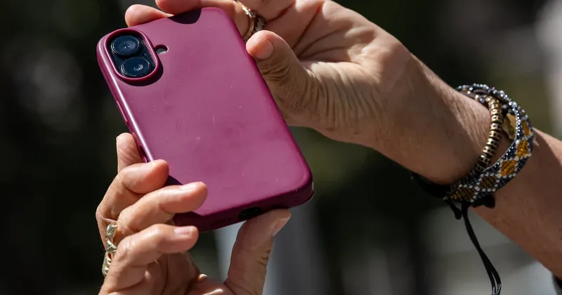 Reino Unido obligará a Apple y Google a bloquear imágenes de desnudos en dispositivos usados por menores